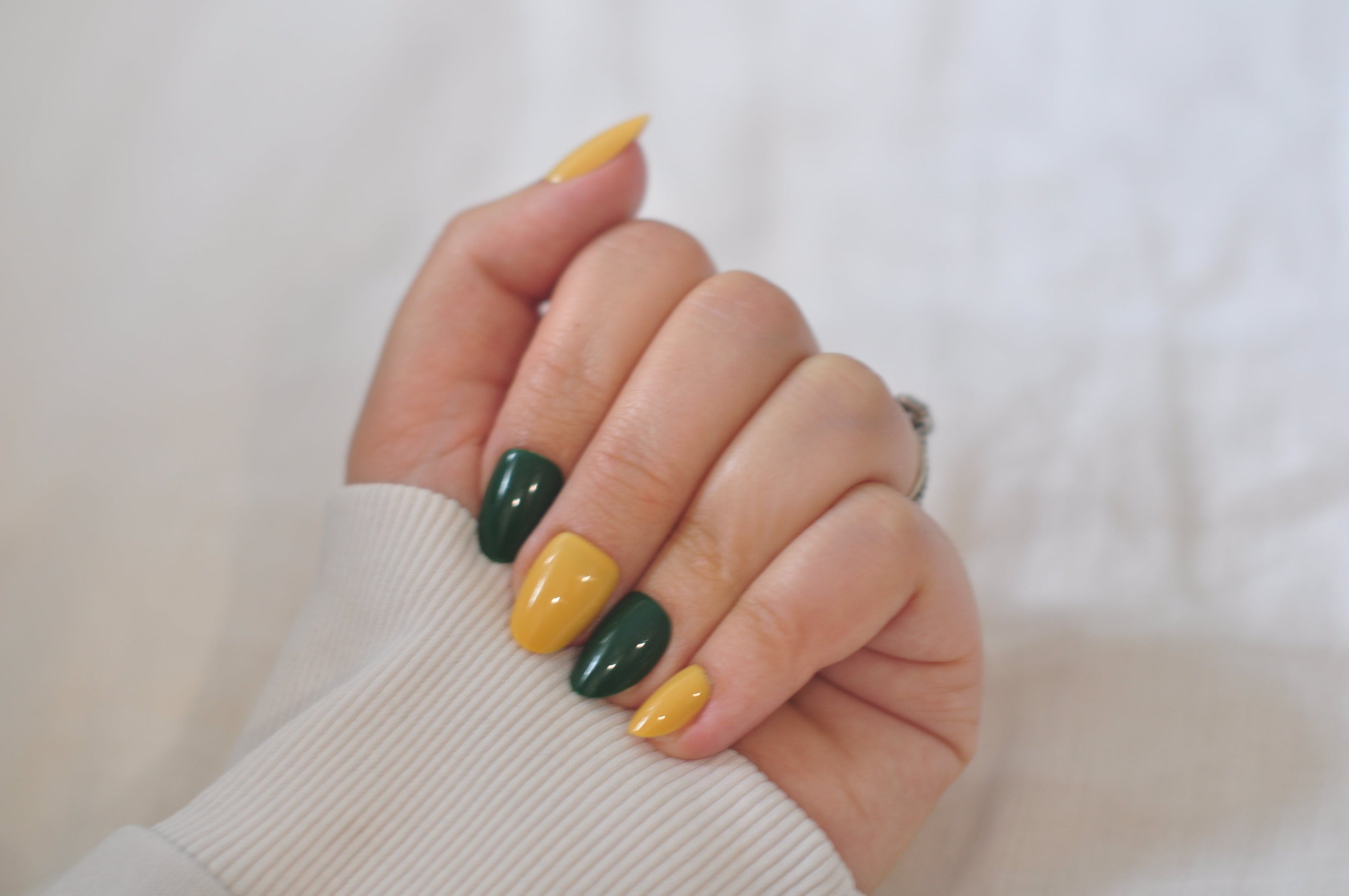 Strike Gold  press-on nails (30PC) Matchday Mani