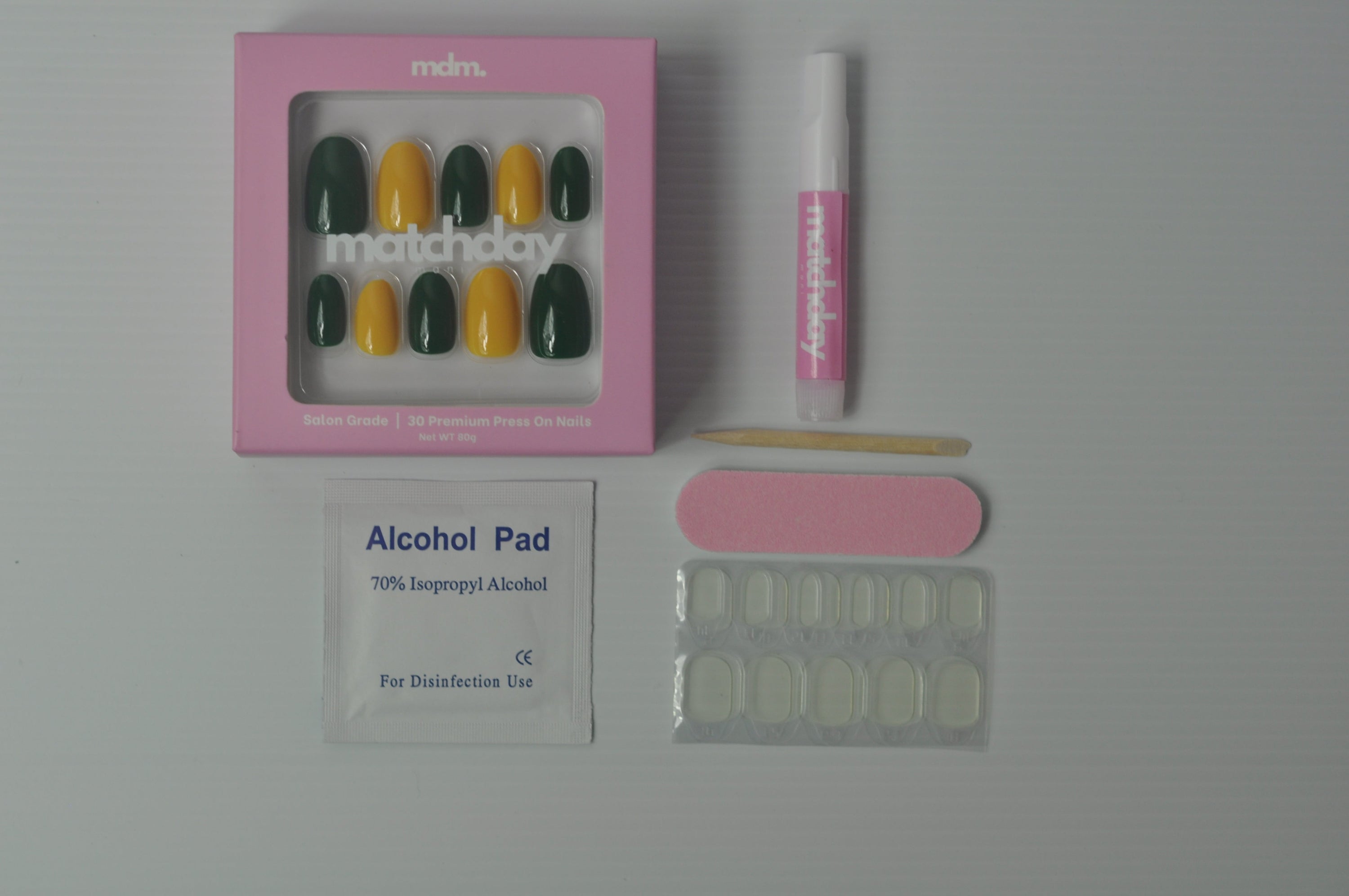 Strike Gold  press-on nails (30PC) Matchday Mani