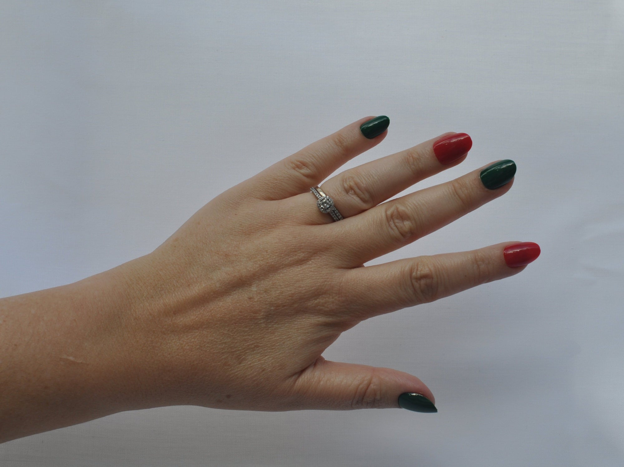 Red and Green   press-on nails (30PC) Matchday Mani