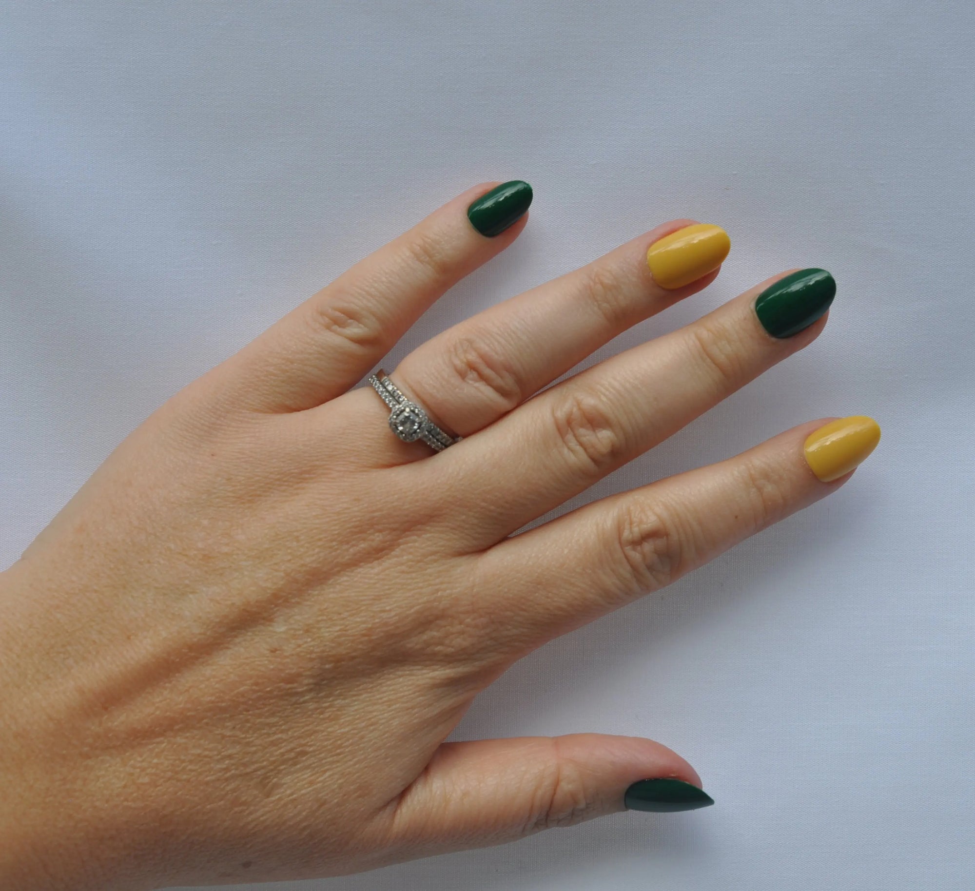 Strike Gold  press-on nails (30PC) Matchday Mani